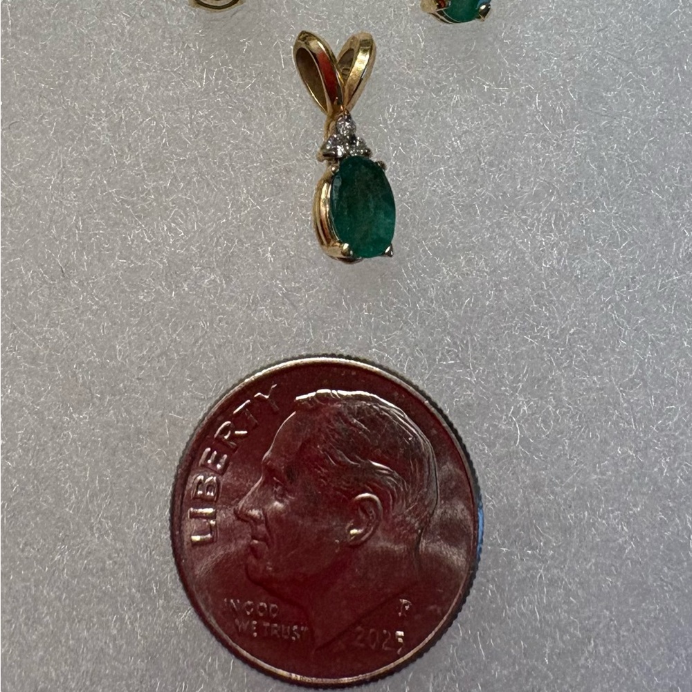Elegant 14 k Gold and Emerald Pendant and Stud Earrings